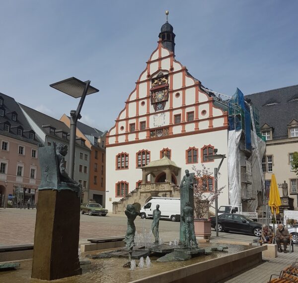 Plauen Rathaus mit Brunnen KS min Plauen Rathaus mit Brunnen KS min
